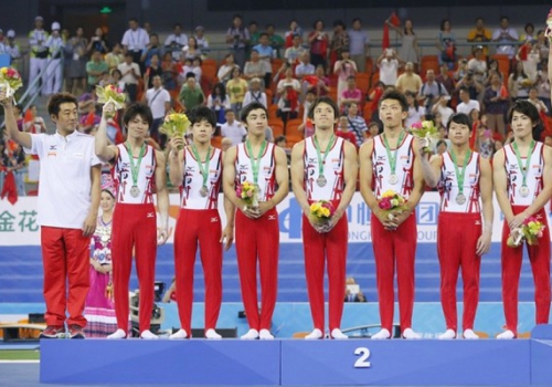 Чемпионат мира по спортивной гимнастике. У японской мужской сборной золотая…