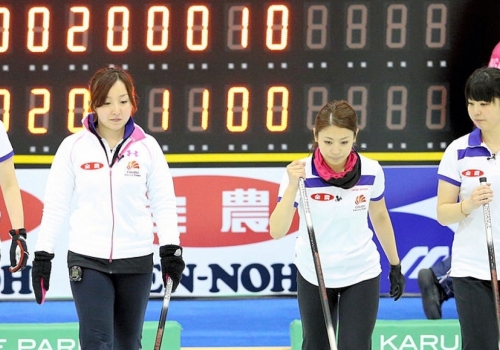Япония завоевала серебро в чемпионате мира по керлингу